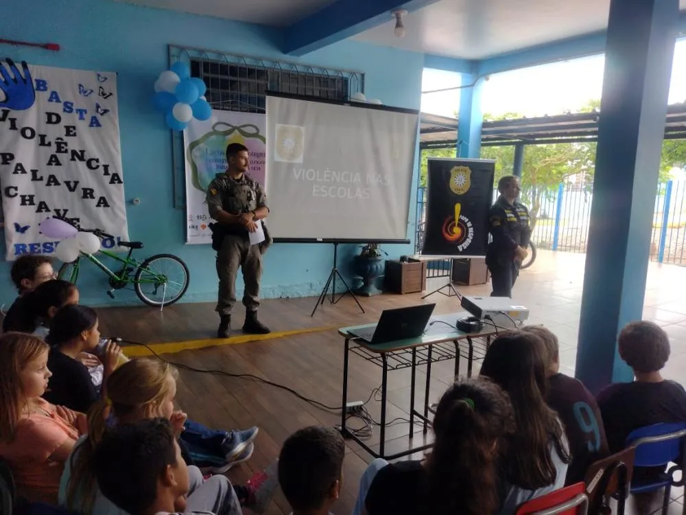 Polícia Civil e Brigada Militar levam diálogo sobre violência e sonhos a alunos em Três Passos