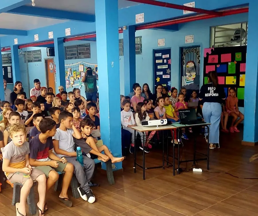 Polícia Civil e Brigada Militar levam diálogo sobre violência e sonhos a alunos em Três Passos