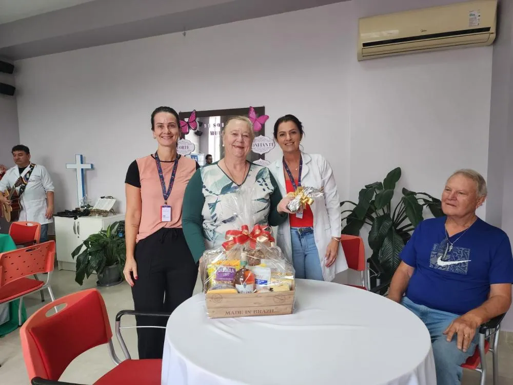 Mirna Braucks celebra 18 anos à frente do Hospital Santo Antônio com homenagem especial