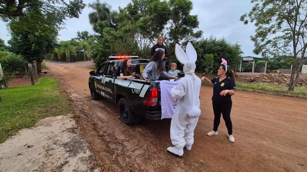 Operação Coelho da Páscoa leva alegria a crianças em Três Passos