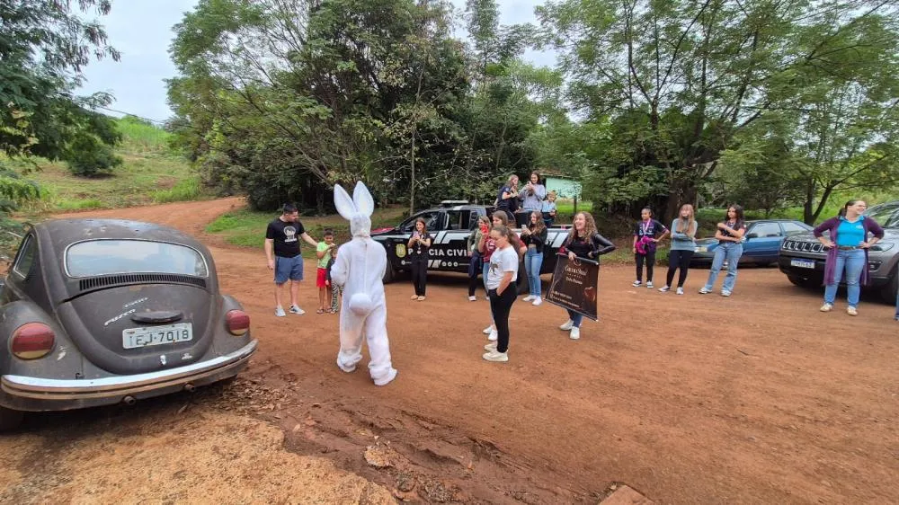 Operação Coelho da Páscoa leva alegria a crianças em Três Passos