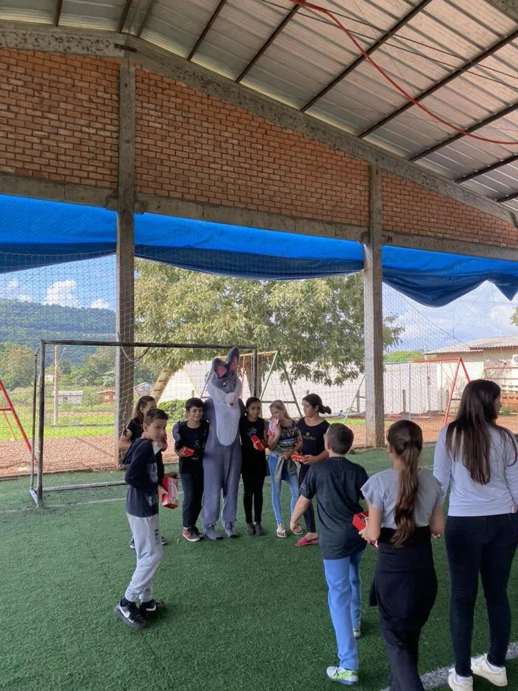 Sorrisos e afeto marcam celebração de Páscoa nas escolas do município