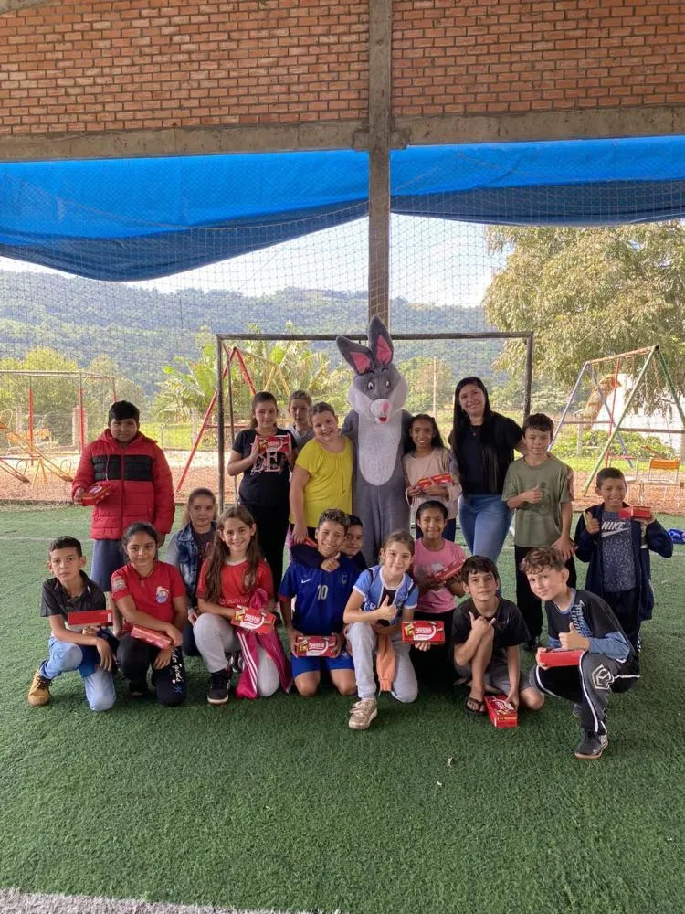 Sorrisos e afeto marcam celebração de Páscoa nas escolas do município