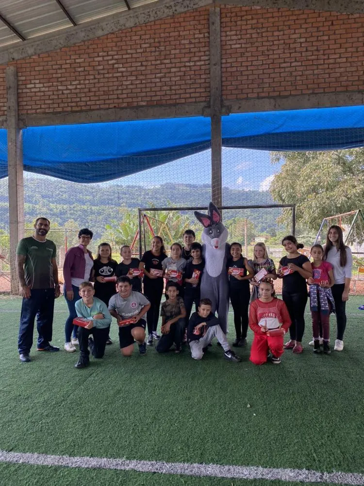 Sorrisos e afeto marcam celebração de Páscoa nas escolas do município