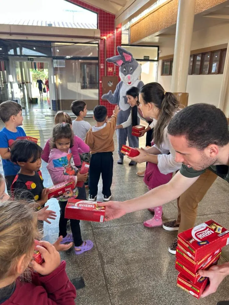 Sorrisos e afeto marcam celebração de Páscoa nas escolas do município
