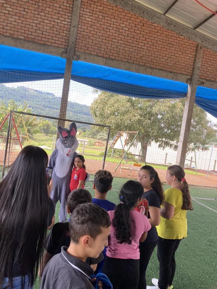 Sorrisos e afeto marcam celebração de Páscoa nas escolas do município