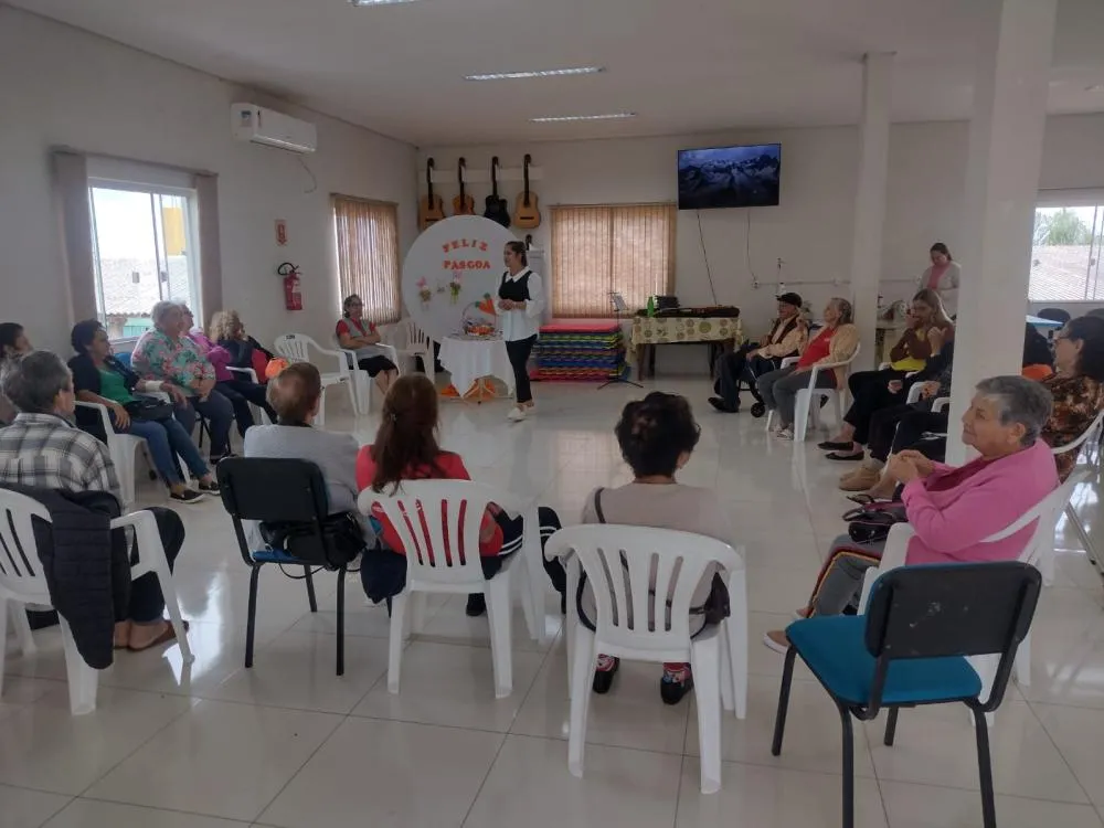 CRAS promove encontro de Páscoa com grupo de idosos 