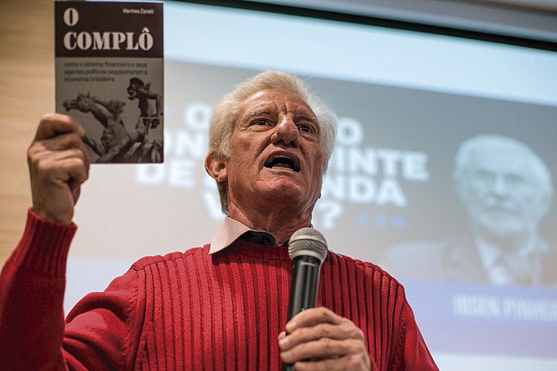 Deputado constituinte com seu livro que virou filme sob direção do cineasta Luiz Alberto Cassol - Foto: Carol Ferraz