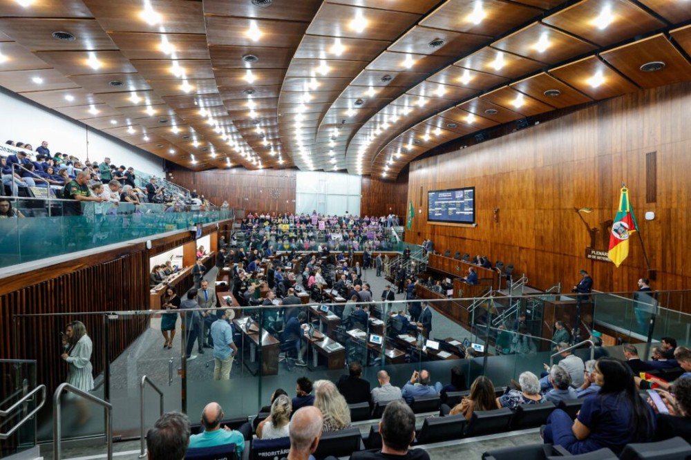 Votação contou com as galerias da Assembleia divididas entre apoiadores e contrários ao projeto | Foto: Lucas Kloss/ALRS.