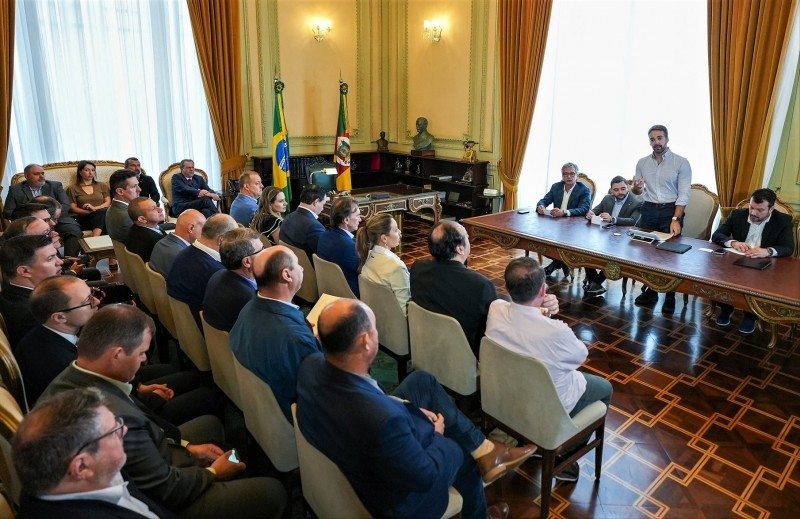 Governador apresentou medidas a deputados da base aliada e a entidades empresariais | Foto: Maurício Tonetto/Secom