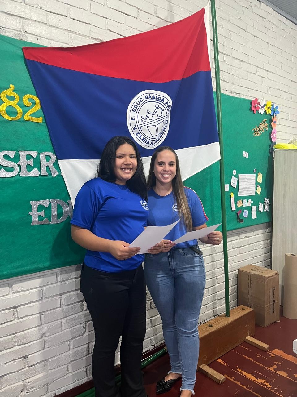 Alunas Andrieli e Katlin Iasmin da turma 303. Foto: divulgação/Escola Cléia
