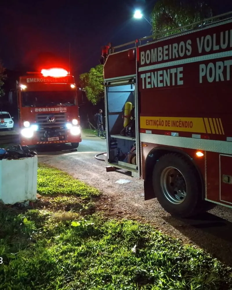 Residência é consumida por fogo na localidade de Jabuticaba