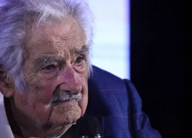 Mujica foi responsável por encabeçar a legalização da maconha e permitiu o casamento homoafetivo - DANTE FERNANDEZ / AFP