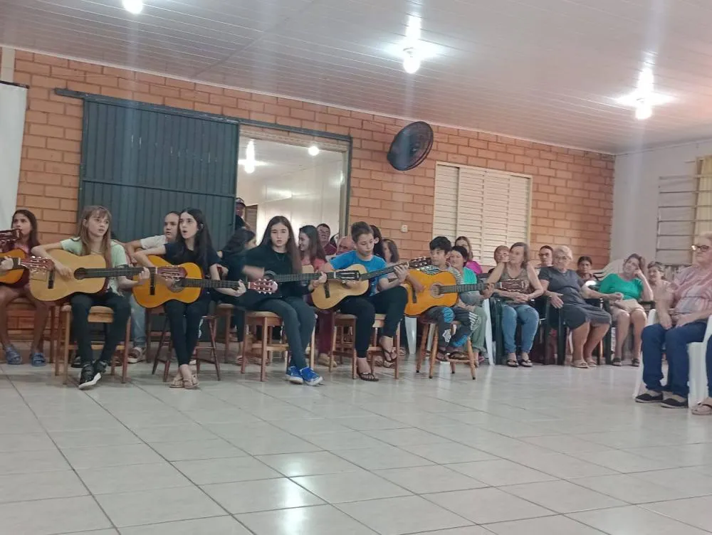 Evento reúne gerações e celebra o papel das mães e avós no município