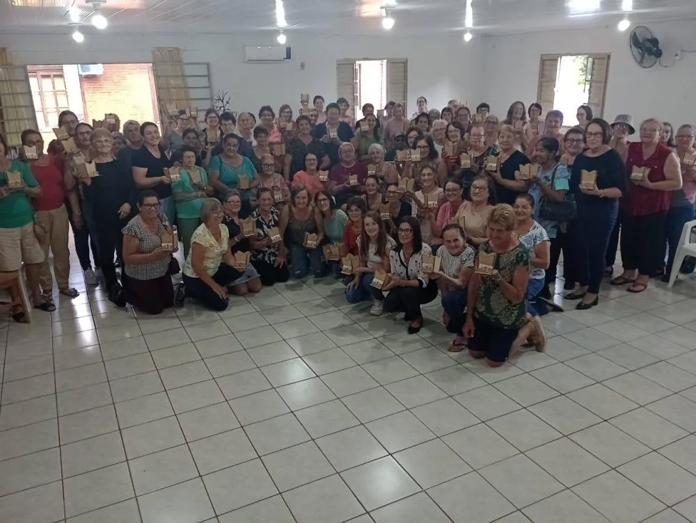 Evento reúne gerações e celebra o papel das mães e avós no município
