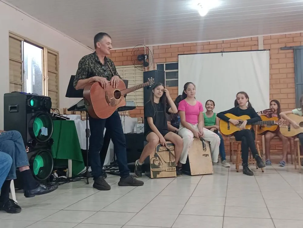 Evento reúne gerações e celebra o papel das mães e avós no município