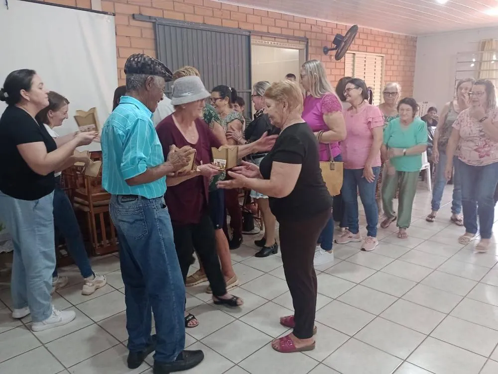 Evento reúne gerações e celebra o papel das mães e avós no município