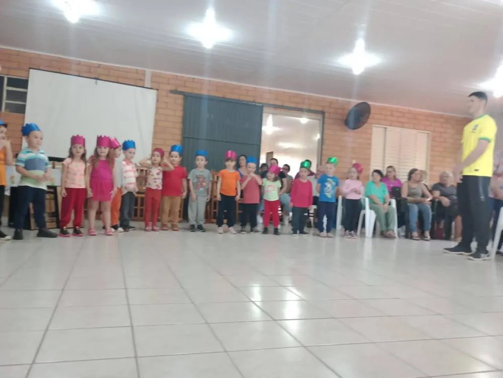 Evento reúne gerações e celebra o papel das mães e avós no município