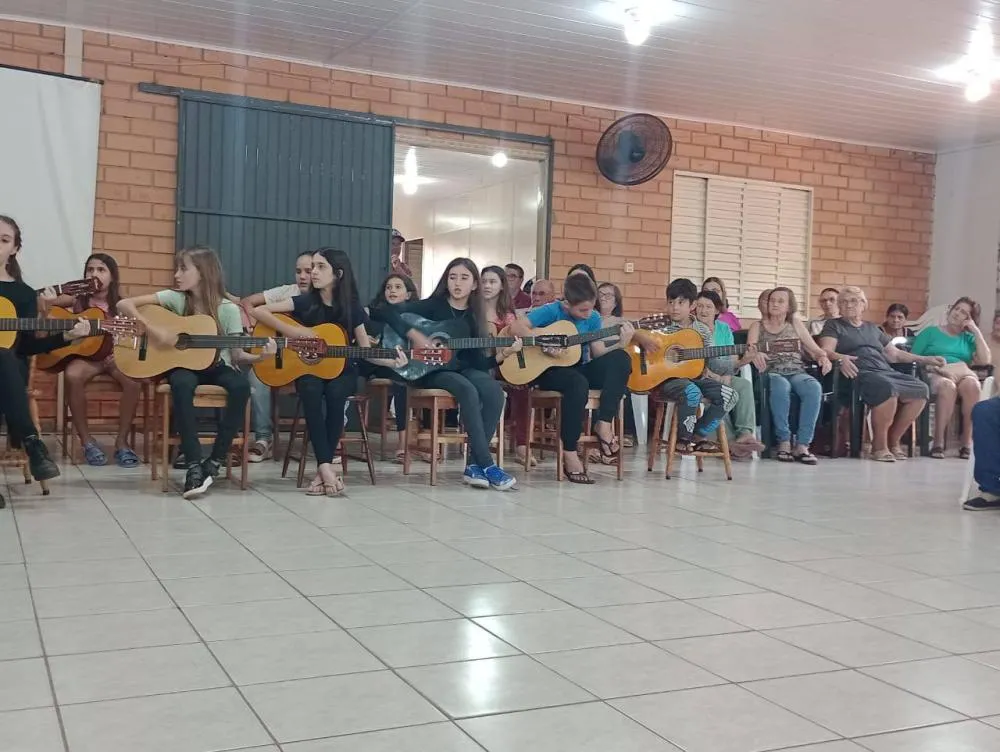 Evento reúne gerações e celebra o papel das mães e avós no município