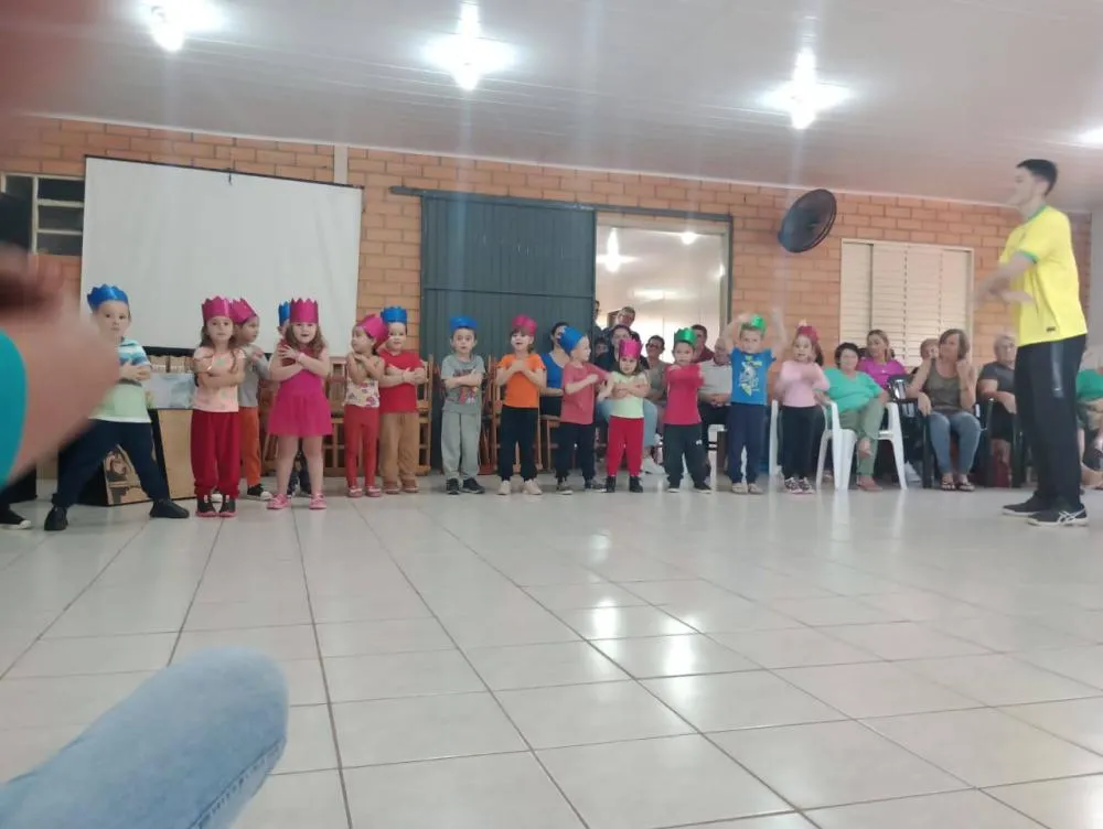 Evento reúne gerações e celebra o papel das mães e avós no município
