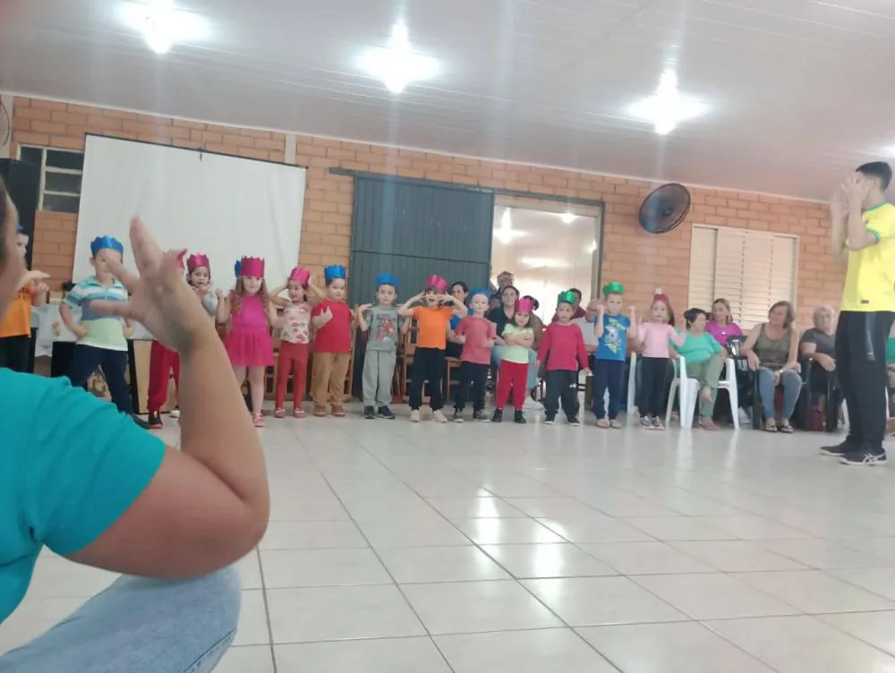Evento reúne gerações e celebra o papel das mães e avós no município