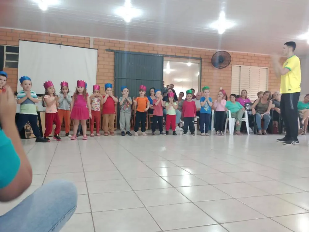 Evento reúne gerações e celebra o papel das mães e avós no município
