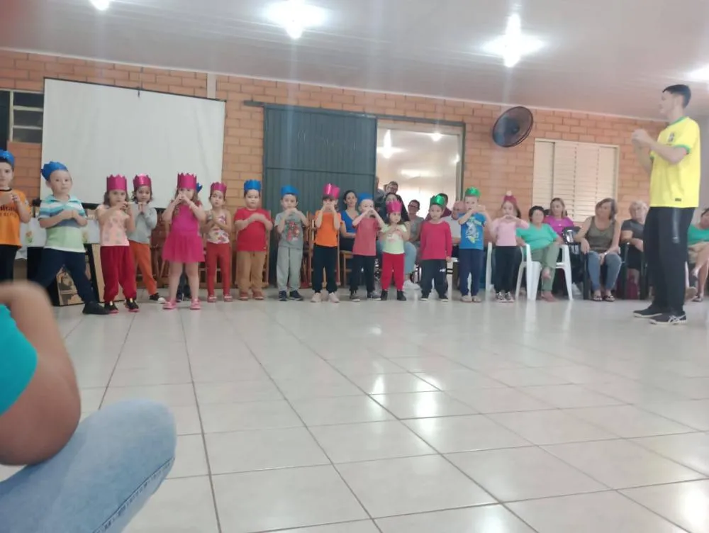 Evento reúne gerações e celebra o papel das mães e avós no município