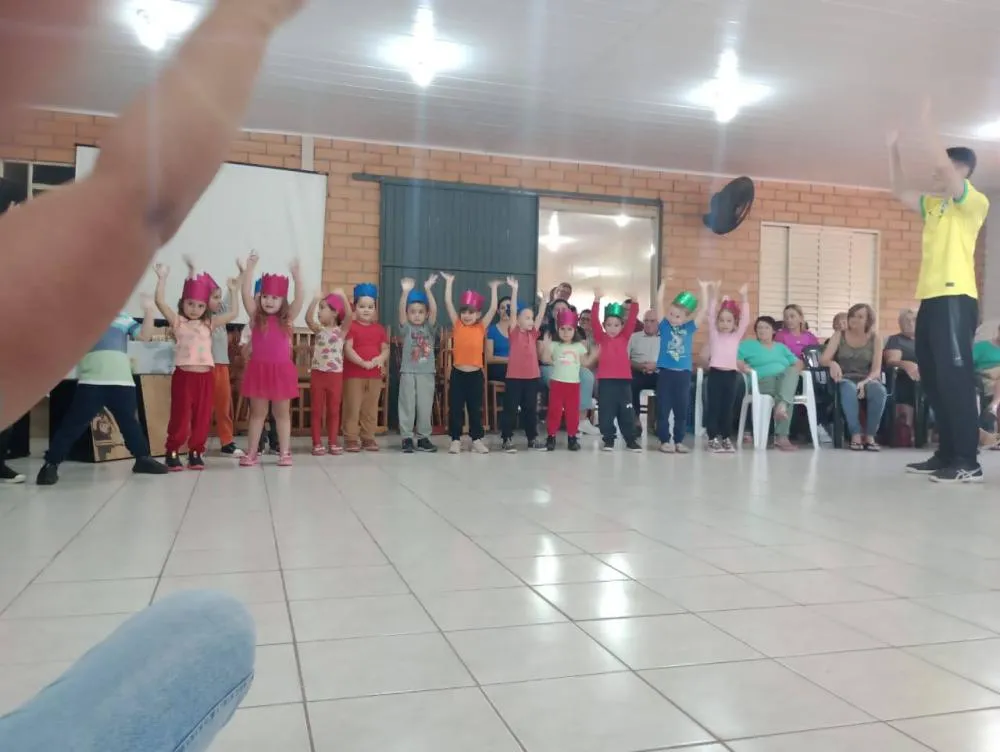 Evento reúne gerações e celebra o papel das mães e avós no município