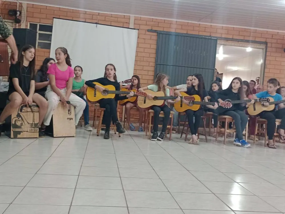 Evento reúne gerações e celebra o papel das mães e avós no município