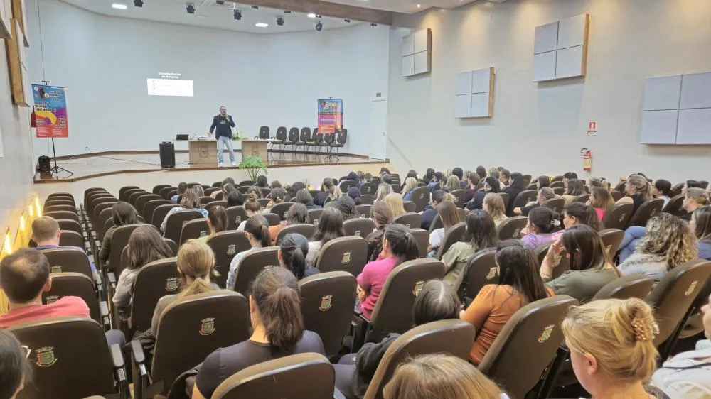 Circuito de palestras discute respeito e prevenção ao bullying nas escolas