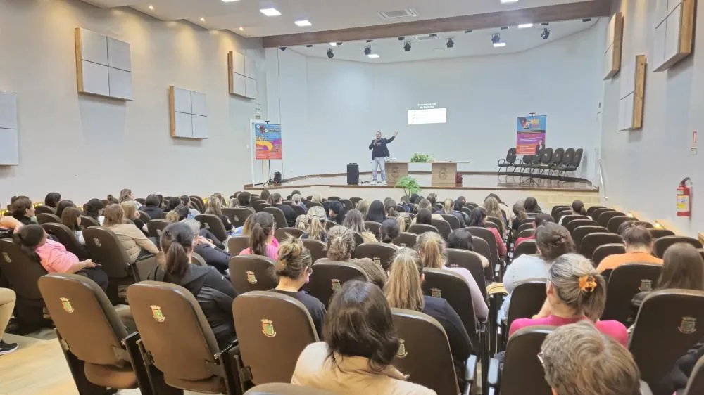 Circuito de palestras discute respeito e prevenção ao bullying nas escolas