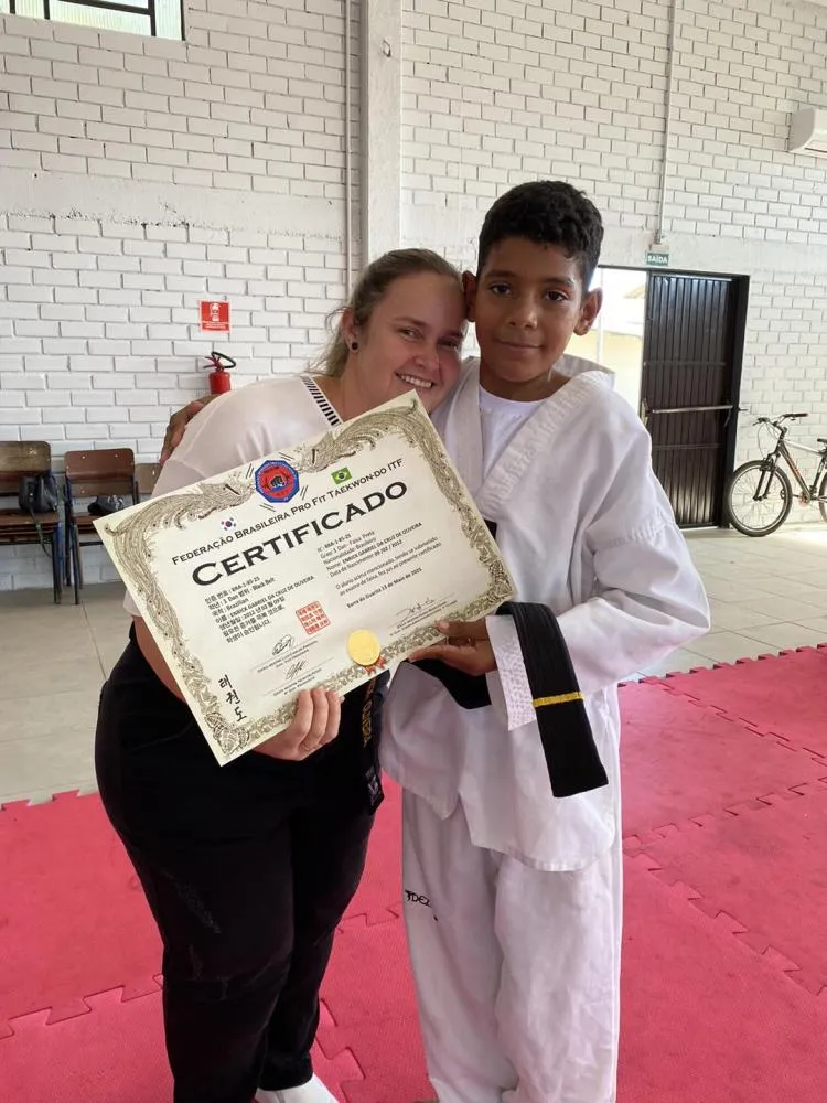 Dois alunos do Serviço de Convivência e Fortalecimento de Vínculos conquistam faixa preta de Taekwondo