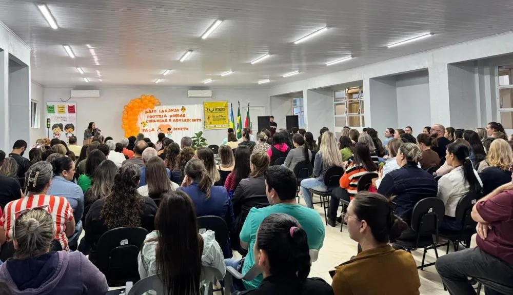  Promotora Milena dos Santos ministra palestra sobre abuso infantil no município