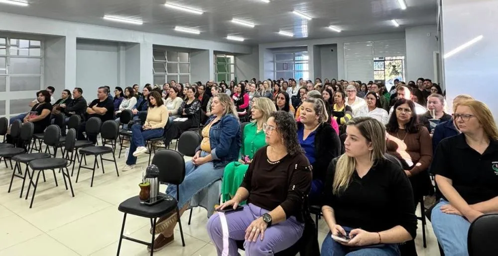  Promotora Milena dos Santos ministra palestra sobre abuso infantil no município