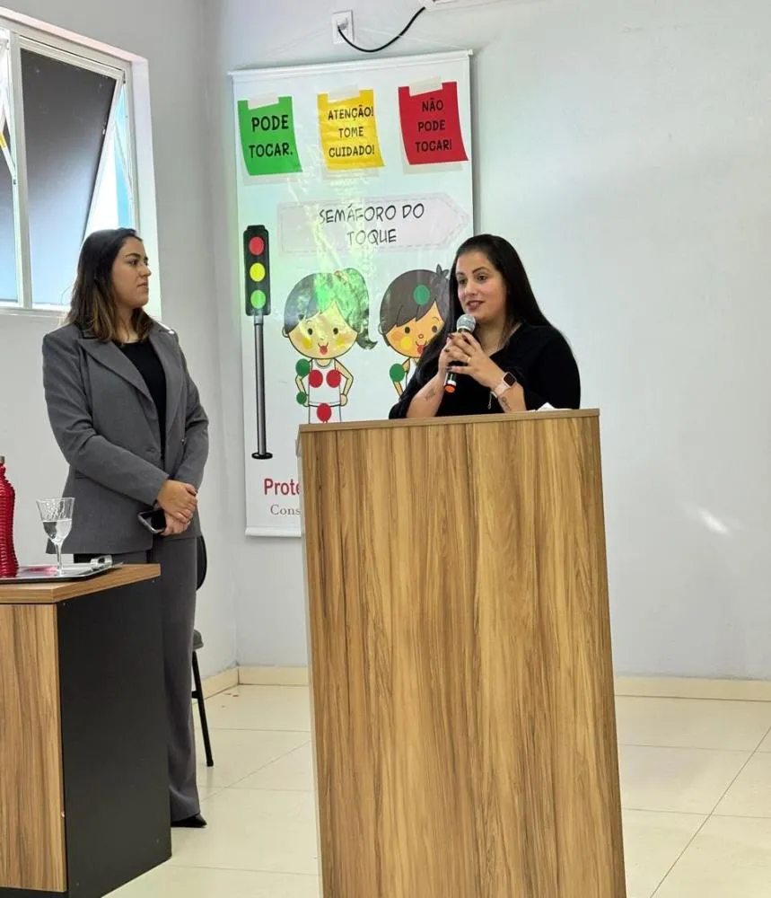  Promotora Milena dos Santos ministra palestra sobre abuso infantil no município