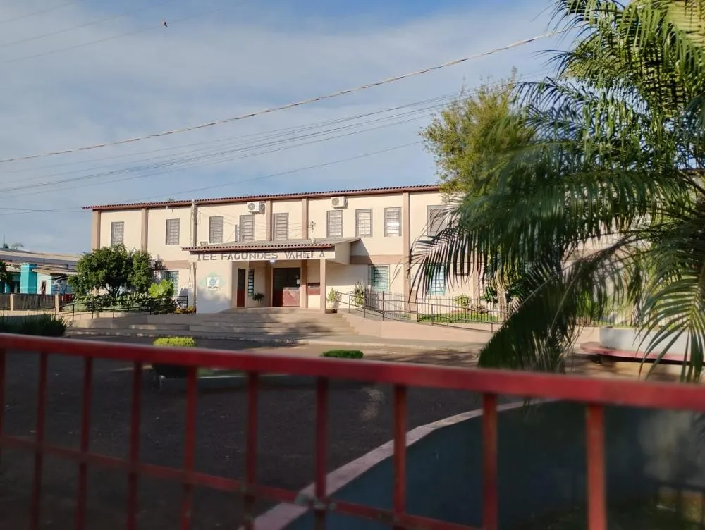 Container funcionando como comércio irregular é fechado pela Prefeitura 