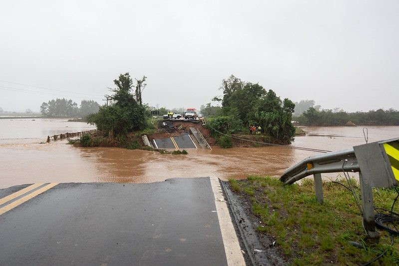 Ponte de acesso ao município de Santa Maria foi destruída | Foto: Mauricio Tonetto / Secom