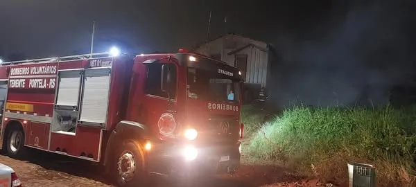 Bombeiros atendem ocorrência de incêndio estrutural em Barra do Guarita