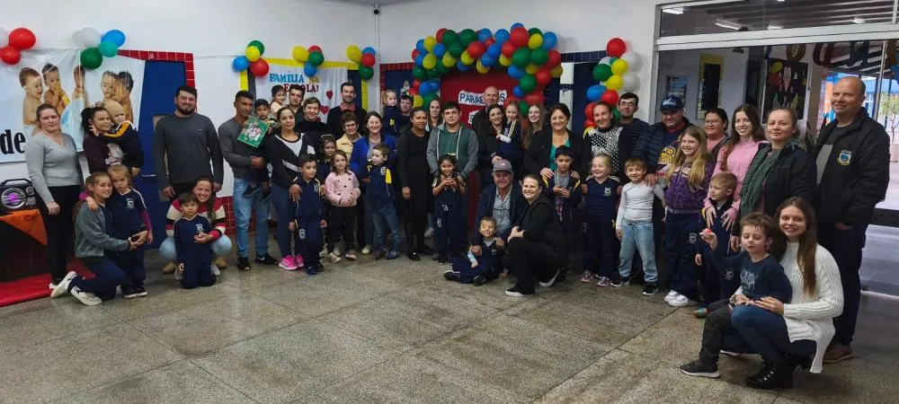 Comunidade celebra 13 anos da escola Meu Primeiro Passo 