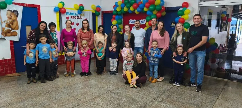 Comunidade celebra 13 anos da escola Meu Primeiro Passo 