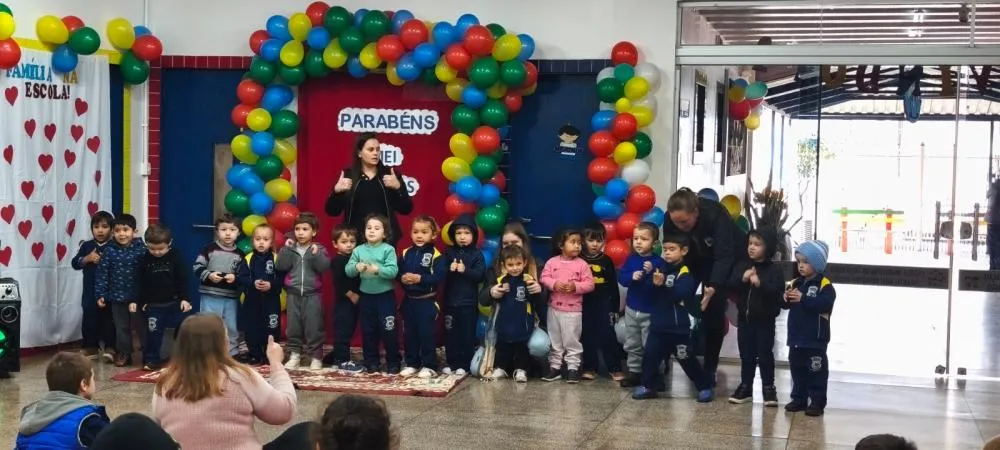 Comunidade celebra 13 anos da escola Meu Primeiro Passo 