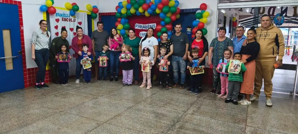 Comunidade celebra 13 anos da escola Meu Primeiro Passo 