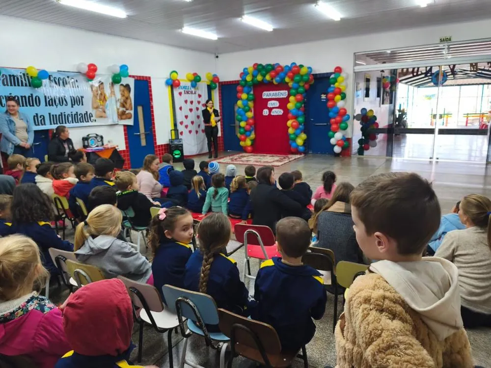 Comunidade celebra 13 anos da escola Meu Primeiro Passo 