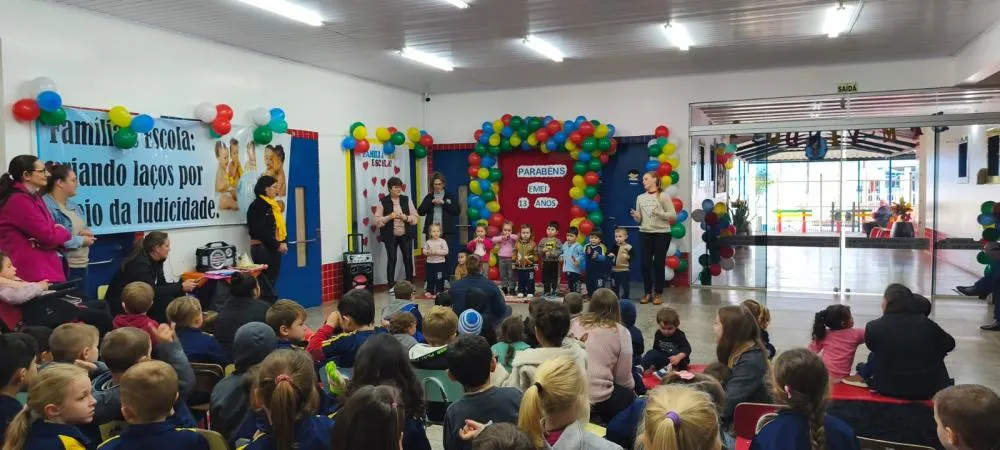 Comunidade celebra 13 anos da escola Meu Primeiro Passo 
