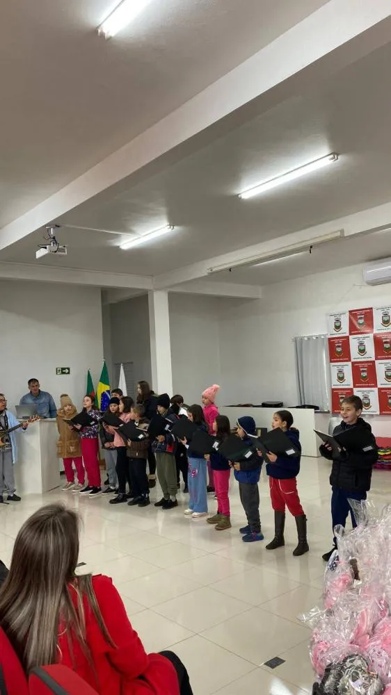 Mães são homenageadas em evento promovido pelo CRAS 