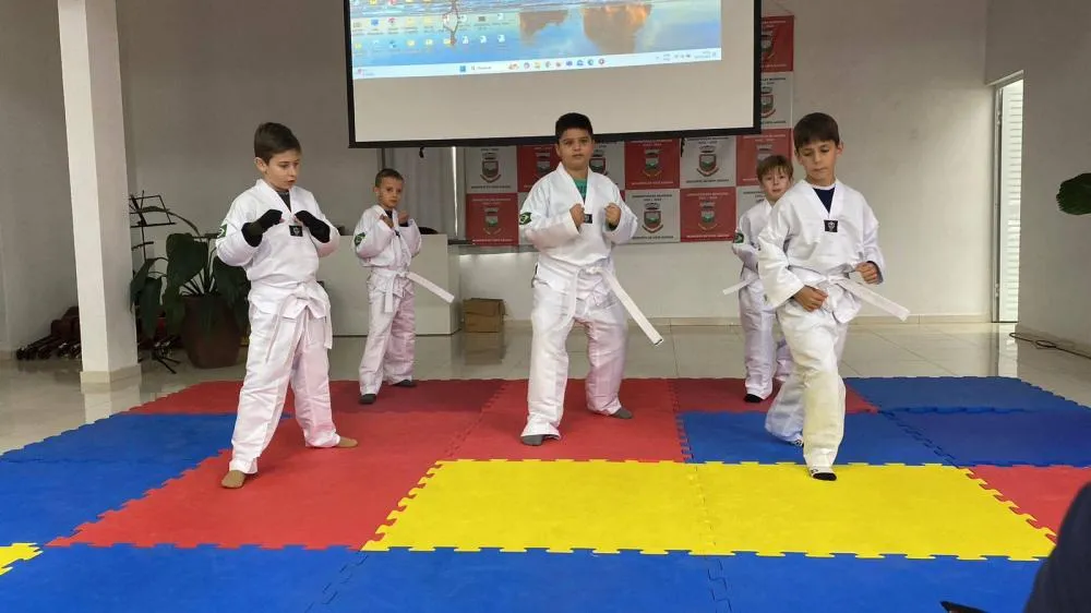 Mães são homenageadas em evento promovido pelo CRAS 