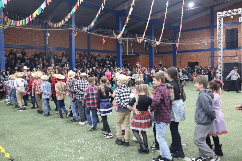 Festa Junina movimenta Derrubadas com atrações culturais e grande público