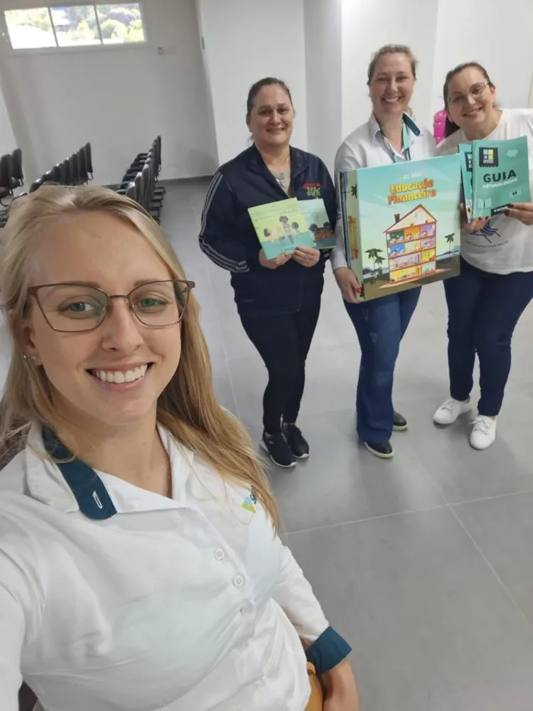 Sicoob Creditapiranga leva educação financeira a 15 escolas com o Programa Financinhas em 2025