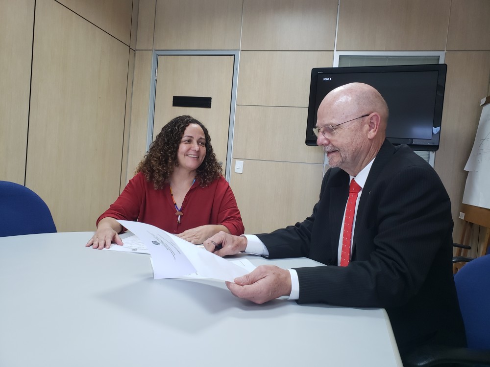 Bohn Gass com a diretora de Proteção aos Direitos Animais, Vanessa Negrini: sintonizar as políticas de governo com projetos que estão no Congresso 