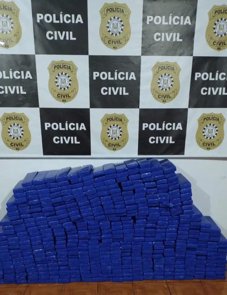 Homem é preso com 317 kg de maconha e motocicleta furtada em Crissiumal